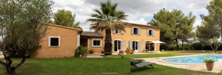 Detached Villa with Swimming Pool