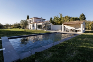 Detached Villa with Infinity Swimming Pool