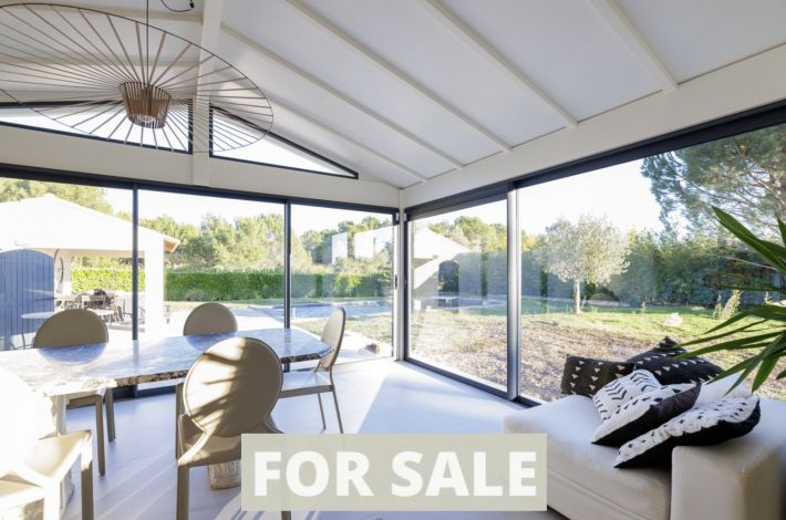 Detached Villa with Infinity Swimming Pool