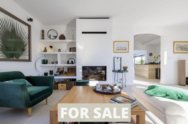 Detached Villa with Infinity Swimming Pool