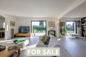 Detached Villa with Infinity Swimming Pool