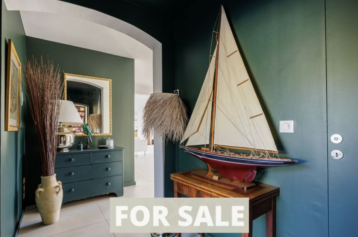 Detached Villa with Infinity Swimming Pool