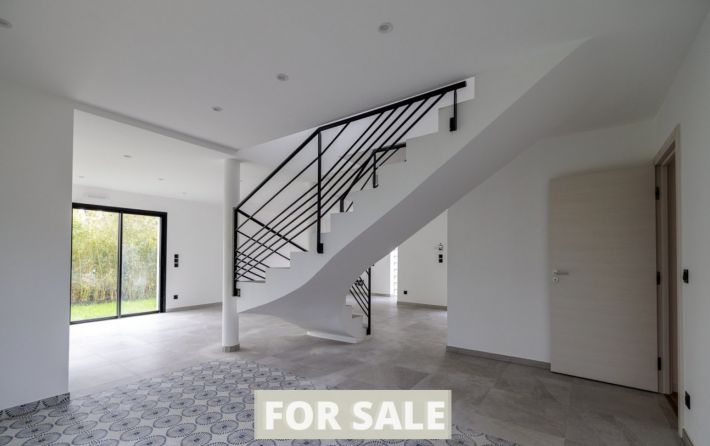 New Build Detached House with Garden