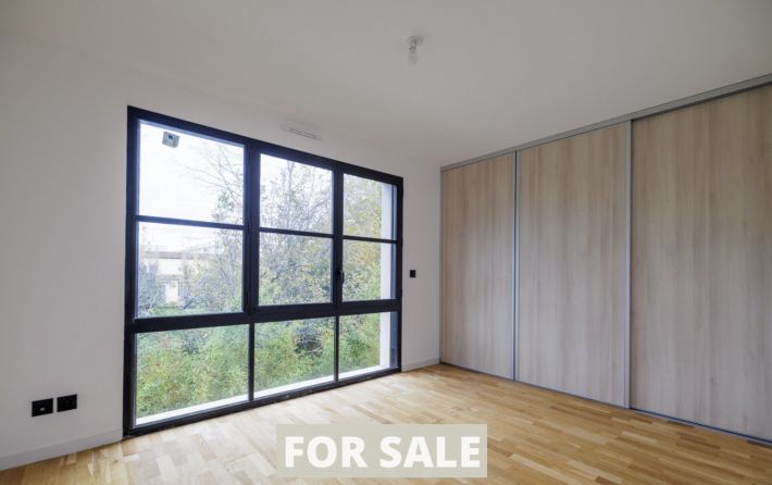 New Build Detached House with Garden