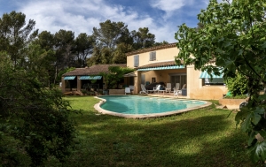 Detached Villa with Swimming Pool