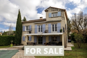 Detached House with Pool in Landscaped Garden