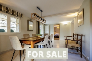 Detached House with Pool in Landscaped Garden