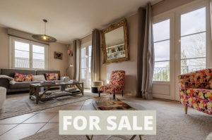 Detached House with Pool in Landscaped Garden