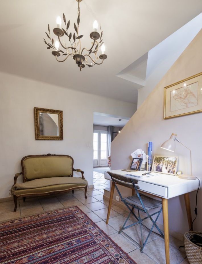 Detached House with Pool in Landscaped Garden