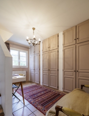 Detached House with Pool in Landscaped Garden