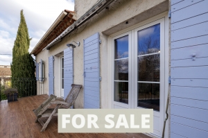 Detached House with Pool in Landscaped Garden