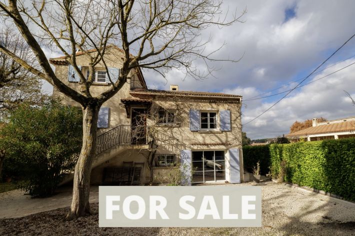 Detached House with Pool in Landscaped Garden