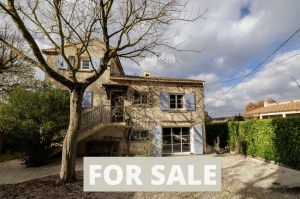 Detached House with Pool in Landscaped Garden