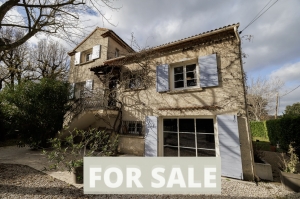 Detached House with Pool in Landscaped Garden