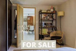 Detached House with Pool in Landscaped Garden