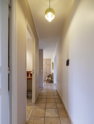 Detached House with Pool in Landscaped Garden