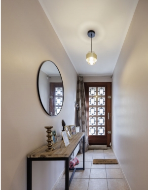 Detached House with Pool in Landscaped Garden