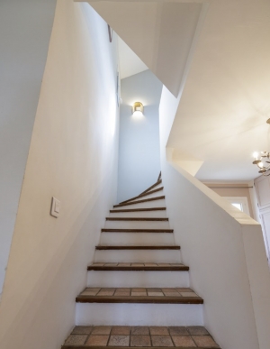 Detached House with Pool in Landscaped Garden