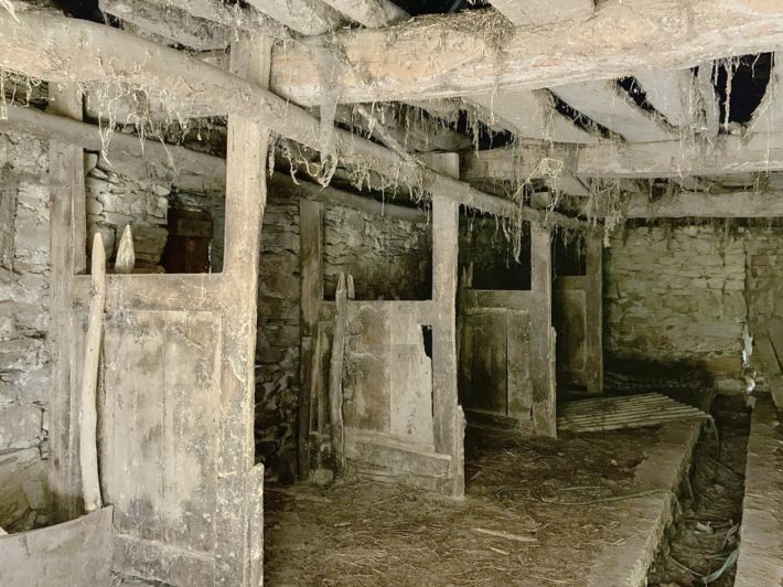 Barn to Renovate in Great Location with Beautiful Mountain Views