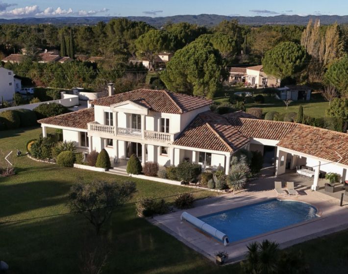 Stunning Manor House with Pool and Parkland Gardens