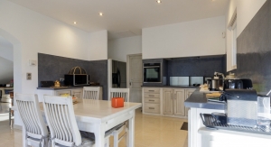 Stunning Manor House with Pool and Parkland Gardens