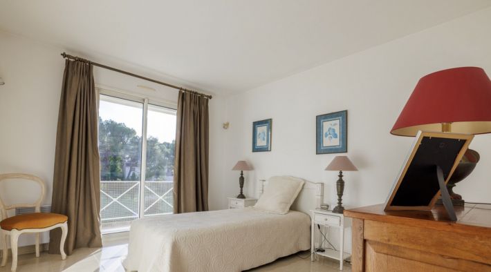 Stunning Manor House with Pool and Parkland Gardens