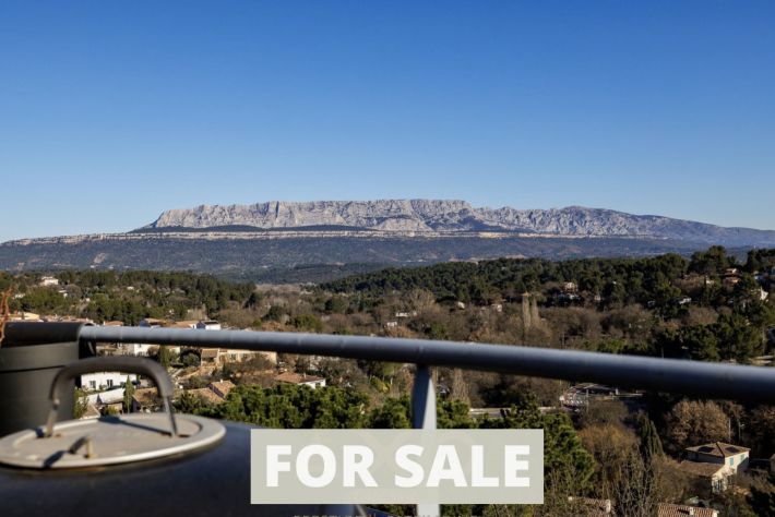 Upscale House with view of the Sainte-Victoire Mountain