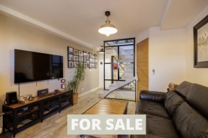 Upscale House with view of the Sainte-Victoire Mountain