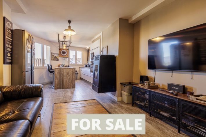 Upscale House with view of the Sainte-Victoire Mountain