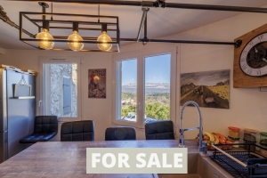 Upscale House with view of the Sainte-Victoire Mountain