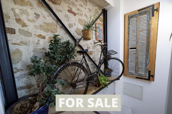 Upscale House with view of the Sainte-Victoire Mountain