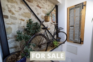 Upscale House with view of the Sainte-Victoire Mountain