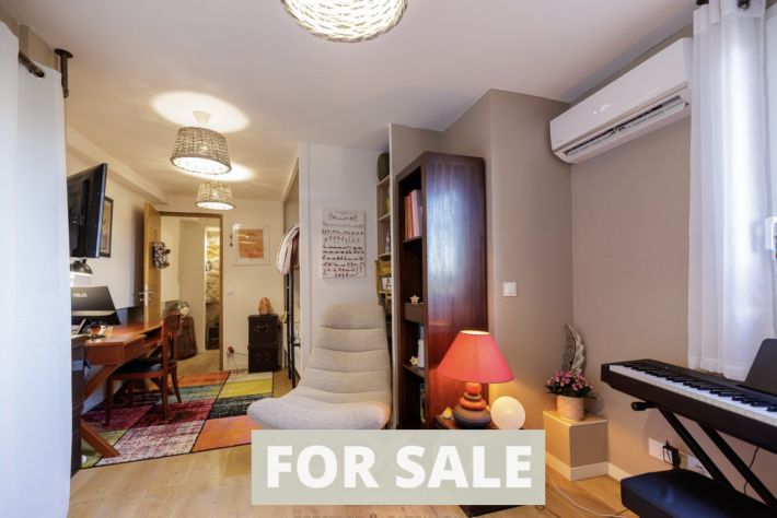 Upscale House with view of the Sainte-Victoire Mountain