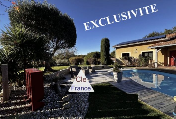 Detached House with Garden and Swimming Pool