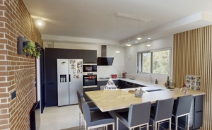 Detached House with Garden and Swimming Pool