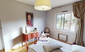 Detached House with Garden and Swimming Pool