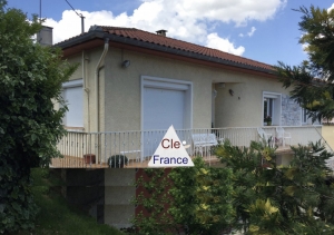 Detached House with Conservatory and Garden