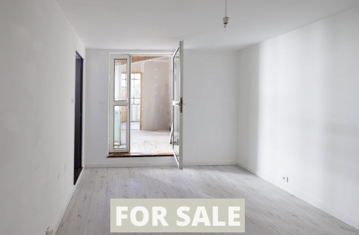 Lovely Villa With Courtyard Garden