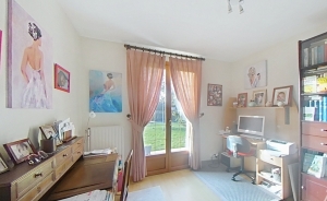 Lovely Detached House with Garden