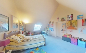 Lovely Detached House with Garden