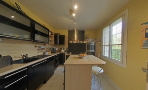 Lovely Detached House with Garden