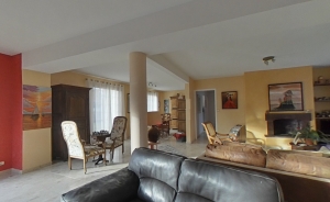 Lovely Detached House with Garden