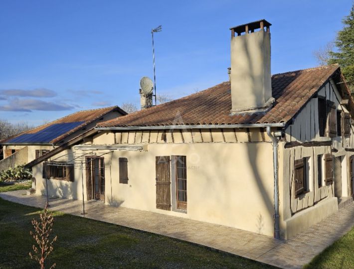 Country House with Guest Gite and Land