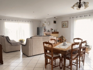 Detached Villa with Mature Garden and Open View