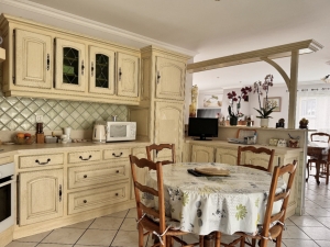 Detached Villa with Mature Garden and Open View