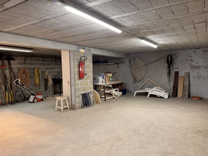 Detached Villa with Mature Garden and Open View