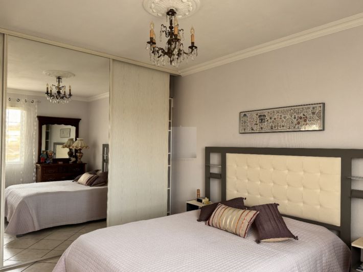 Detached Villa with Mature Garden and Open View