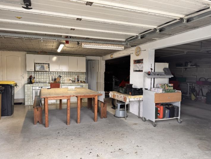 Detached Villa with Mature Garden and Open View