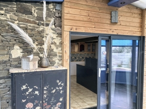 Fully Renovated Barn with Character