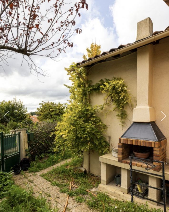 Detached Villa With Large Rooms